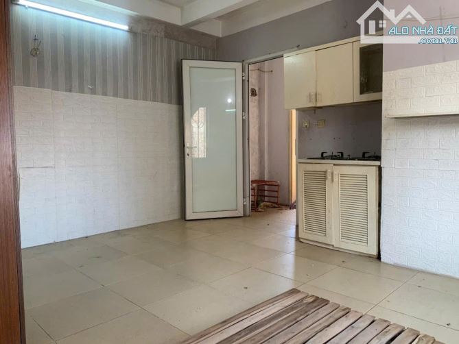 CCMN 7 PHÒNG - ĐÊ LA THÀNH - MẶT TIỀN KHỦNG - GẦN PHỐ - DT45m x 5 tầng x MT8m GIÁ 6.8 TỶ - 2