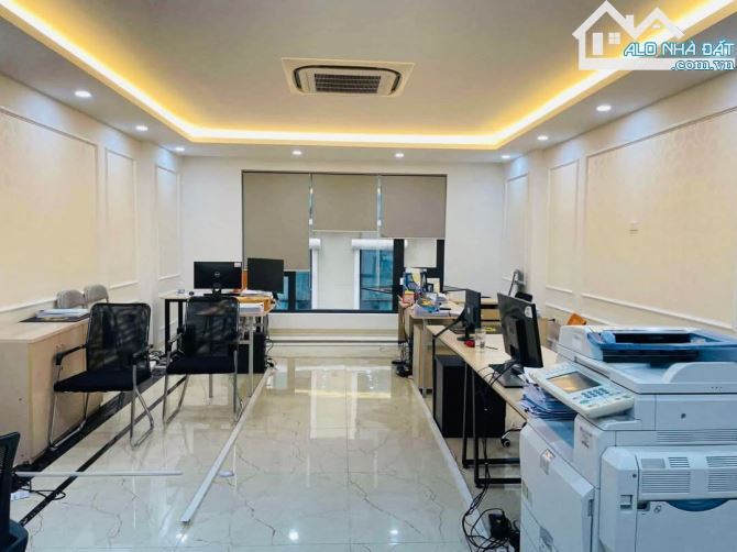 TOÀ VĂN PHÒNG TRUNG KÍNH CẦU GIẤY DT 100M 7 TẦNG THANG MÁY VỈA HÈ RỘNG KD ĐA DẠNG 48 TỶ - 2