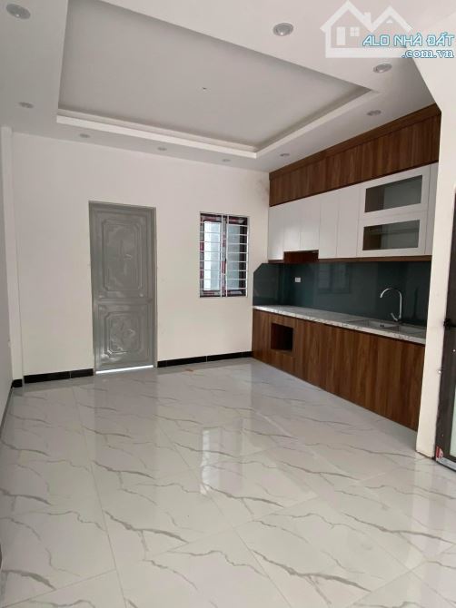 3 tỷ25. Gần chợ, UBND,trường học. Otoo cách vài bước, xe chạy quanh.Gần trục liên xã - 3