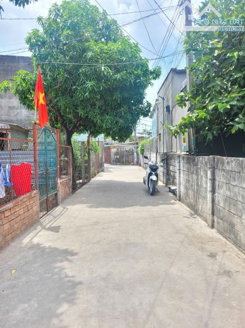 3Tỷ650__108m2__Bán Đất tặng Nhà Cấp 4 cách Nguyễn Công Hoan 20m__gần Hội trường Đông Hòa - 3