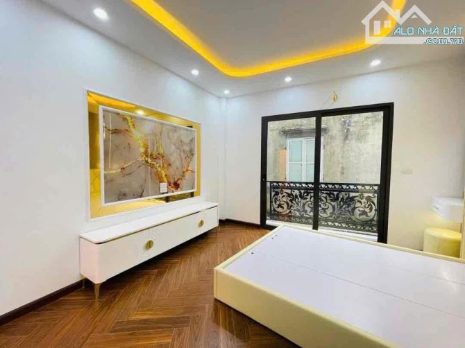 3 BƯỚC RA PHỐ - 5 PHÚT LÊN HỒ - NHÀ MỚI Ở LUÔN - 3 NGỦ ĐỦ CÔNG NĂNG - TIỆN ÍCH NGẬP TRÀN - - 3
