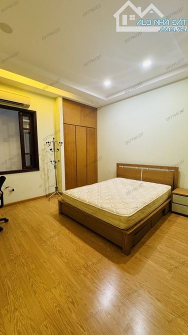 BÁN NHÀ NGUYỄN CHÍ THANH. DT 63m2 × 5T × MT 4,5m. Ô TÔ QUA NHÀ - 5m RA Ô TÔ TRÁNH + ĐỖ NGÀ - 3