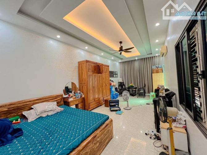 BÁN NHÀ PHỐ KHƯƠNG TRUNG 95m2 - 4T - MT 4.5m - 18.5 TỶ - LÔ GÓC - Ô TÔ TRÁNH - KINH DOANH - 3
