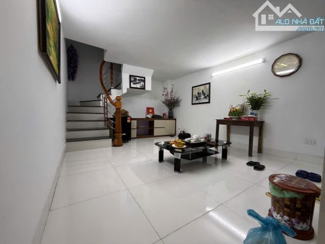 CỰC HIẾM- GẦN PHỐ- TRẦN KHÁT CHÂN-HAI BÀ TRƯNG- 60 M X 4T, GI.Á NGÃ CÂY - 3