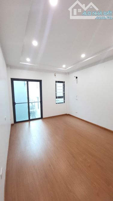 Nhà Thạch Bàn – Cổ Linh 36m2 Xây 6 Tầng Ngay Mặt Phố, Ô Tô Đỗ Cửa – 7.x tỷ - 3