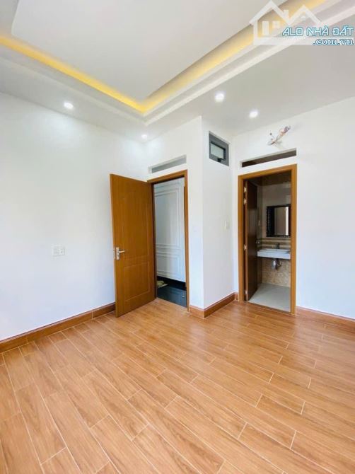 BÁN GẤP,Nhà 5 tầng,lô góc,sổ hồng riêng,hểm xe hơi,tại P6,Lê Đức Thọ,Gò Vấp, giá chỉ 6,2ỷ - 3