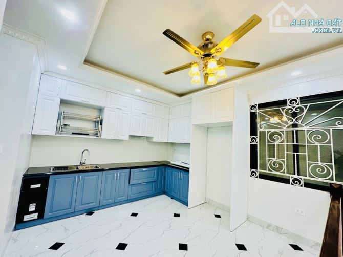 PHÂN LÔ Ô TÔ TRÁNH - VỈA HÈ KIM ĐỒNG - GARA - DT 62M x 5 TẦNG, THANG MÁY. GIÁ 22.35 TỶ - 3