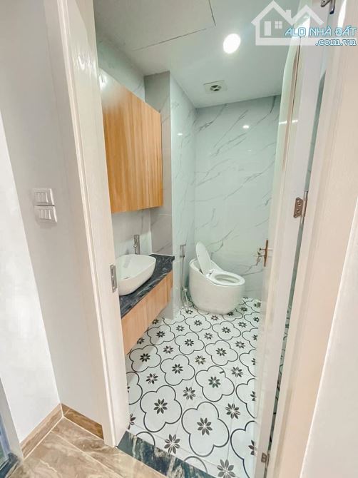 RẤT HIẾM !!! BÁN NHÀ NGUYỄN CÔNG HOAN - Ô TÔ VÀO NHÀ - 45M2 - 4 TẦNG - 4M MẶT TIỀN - 15 TỶ - 3