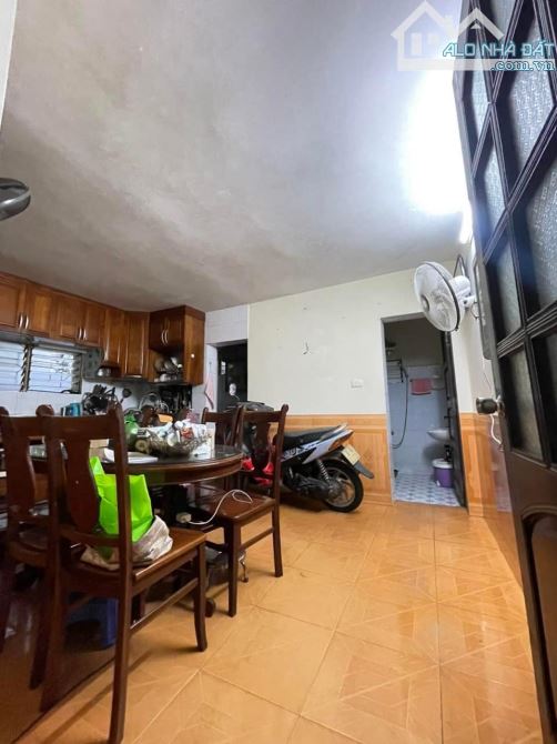 Cần bán siêu phẩm phân lô Hoàng Quốc Việt 64m2, 4t, mt rộng, ô tô vào nhà - 3