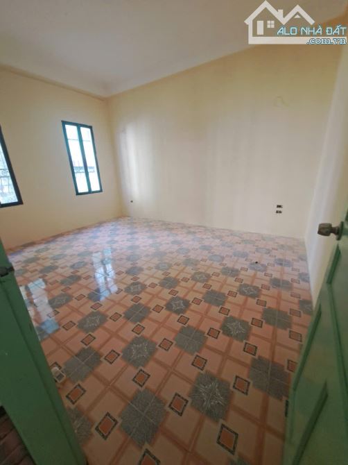 Cho thuê nhà mặt ngõ 1 phố Trần Quốc Hoàn - Cầu Giấy. Diện tích 70M x 4 Tầng mặt tiền 6M - 4