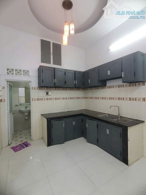 1 căn duy nhất hẻm 6m Đào Tông Nguyên, Nhà Bè, DT 5x10,5m, 3 lầu. Giá chỉ 5,1 tỳ - 4