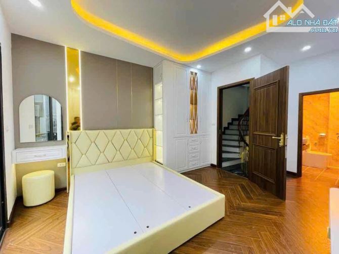 3 BƯỚC RA PHỐ - 5 PHÚT LÊN HỒ - NHÀ MỚI Ở LUÔN - 3 NGỦ ĐỦ CÔNG NĂNG - TIỆN ÍCH NGẬP TRÀN - - 4
