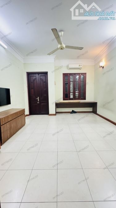 BÁN NHÀ NGUYỄN CHÍ THANH. DT 63m2 × 5T × MT 4,5m. Ô TÔ QUA NHÀ - 5m RA Ô TÔ TRÁNH + ĐỖ NGÀ - 4