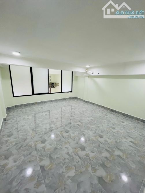 MẶT TIỀN NGUYỄN TRÃI P.14 Q5 (4X20M) 2T 4PN MỚI CỨNG. GIÁ 28 TRIỆU/ THÁNG - 4