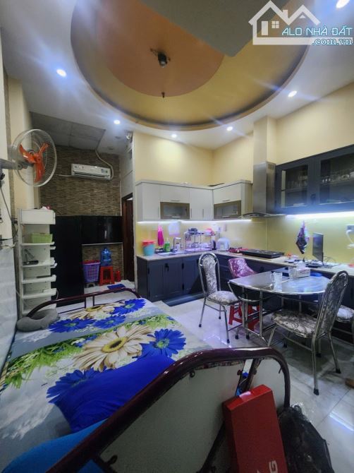 CHDV Cao Cấp Full Nội Thất – Dòng Tiền 300Tr/Năm – Gần Vincom Q8 – Giá Chỉ 8.6 Tỷ! - 4