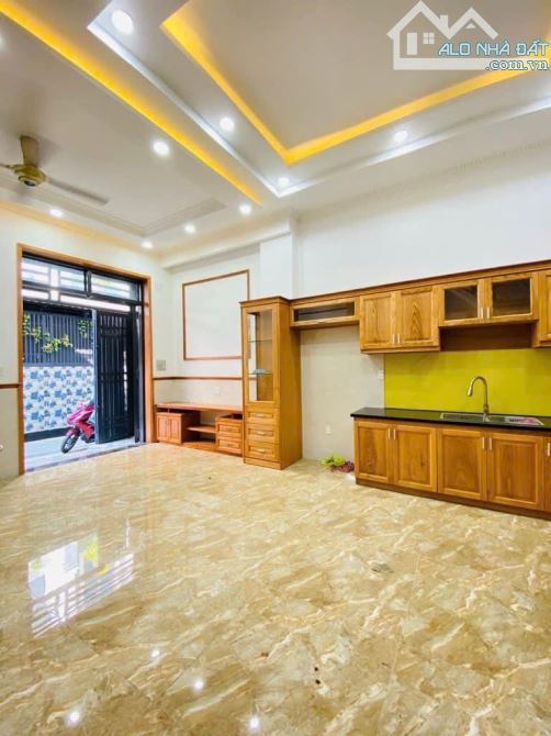 BÁN GẤP,Nhà 5 tầng,lô góc,sổ hồng riêng,hểm xe hơi,tại P6,Lê Đức Thọ,Gò Vấp, giá chỉ 6,2ỷ - 4