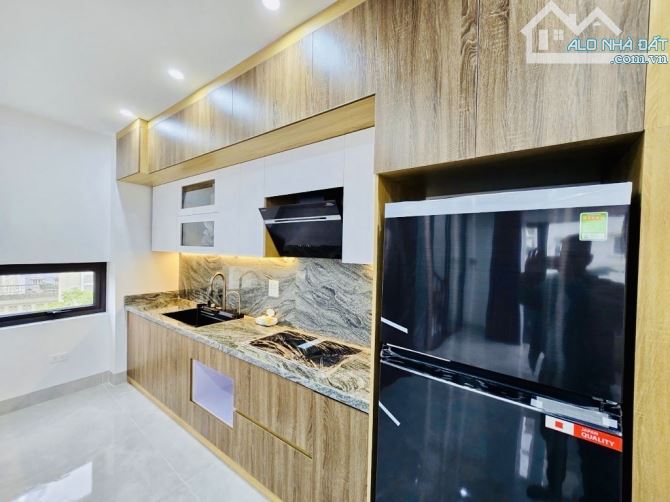 Bán Nhà Nguyễn Văn Cừ 8,8 Tỷ x 6 Tầng - Mt Đẹp 5m - 2 Thoáng - Thang Máy - 4