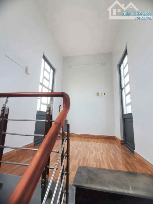 1 căn duy nhất hẻm 6m Đào Tông Nguyên, Nhà Bè, DT 5x10,5m, 3 lầu. Giá chỉ 5,1 tỳ - 5