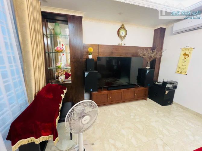 BÁN NHÀ PHỐ HOÀNG QUỐC VIỆT – PHÂN LÔ Ô TÔ TRÁNH - THANG MÁY, MẶT TIỀN 6M - 68M2 – 22.5TỶ. - 5