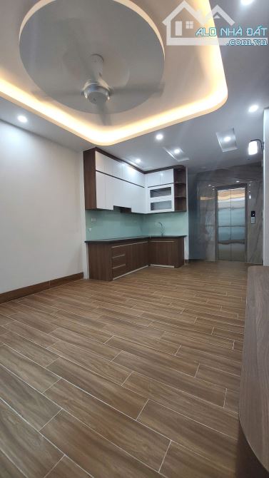Nhà Thạch Bàn – Cổ Linh 36m2 Xây 6 Tầng Ngay Mặt Phố, Ô Tô Đỗ Cửa – 7.x tỷ - 5