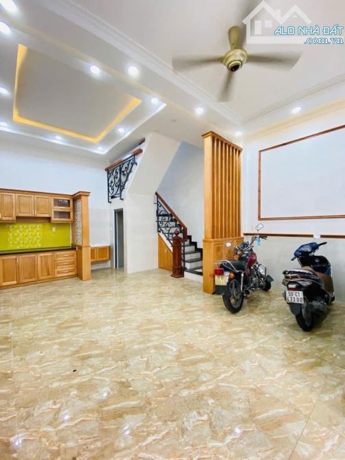 BÁN GẤP,Nhà 5 tầng,lô góc,sổ hồng riêng,hểm xe hơi,tại P6,Lê Đức Thọ,Gò Vấp, giá chỉ 6,2ỷ - 5