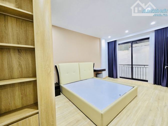 Bán Nhà Nguyễn Văn Cừ 8,8 Tỷ x 6 Tầng - Mt Đẹp 5m - 2 Thoáng - Thang Máy - 5