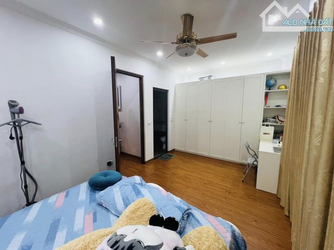 Nhà đẹp ở luôn Hoàng Quốc Việt Cầu Giấy. Sổ A4 68m, 6 tầng 6 ngủ MT6m Giá 22 tỷ Ngỗ ô tô - 5