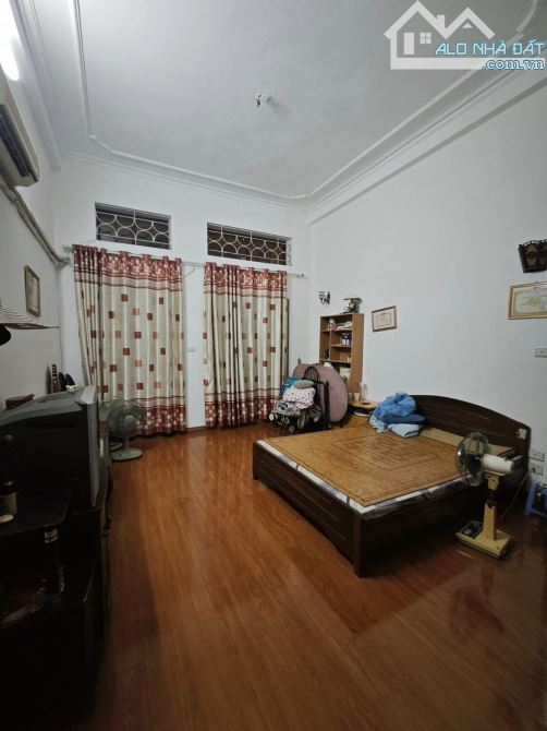 Giảm gần 1 tỷ cần bán gấp siêu phẩm phân lô ô tô tránh Trần Quốc Hoàn 60m2, 4T, - 5