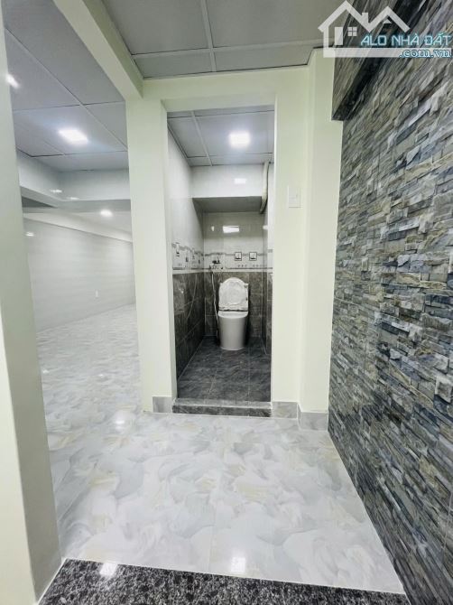 MẶT TIỀN NGUYỄN TRÃI P.14 Q5 (4X20M) 2T 4PN MỚI CỨNG. GIÁ 28 TRIỆU/ THÁNG - 6