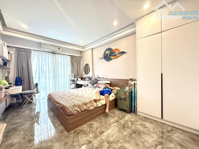 Bán nhà ngõ 24 kim đồng, oto tránh, kd đỉnh. Dt 35/40m x 6t mt 3.6m giá 13.3 Tỷ - 6