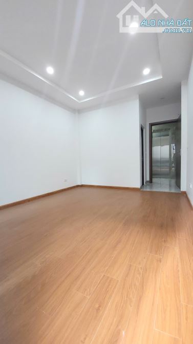 Nhà Thạch Bàn – Cổ Linh 36m2 Xây 6 Tầng Ngay Mặt Phố, Ô Tô Đỗ Cửa – 7.x tỷ - 6