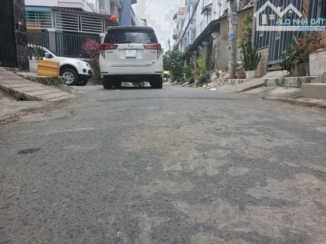 1 căn duy nhất hẻm 6m Đào Tông Nguyên, Nhà Bè, DT 5x10,5m, 3 lầu. Giá chỉ 5,1 tỳ - 7