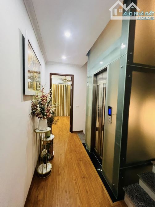 Nhà đẹp ở luôn Hoàng Quốc Việt Cầu Giấy. Sổ A4 68m, 6 tầng 6 ngủ MT6m Giá 22 tỷ Ngỗ ô tô - 7