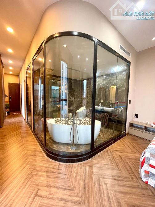 Hiếm Có - Lô Góc - Thang Máy -Lý Nam Đế -Hoàn Kiếm - Dt:75m2/7tầng/13mMT*39 tỷ - 9