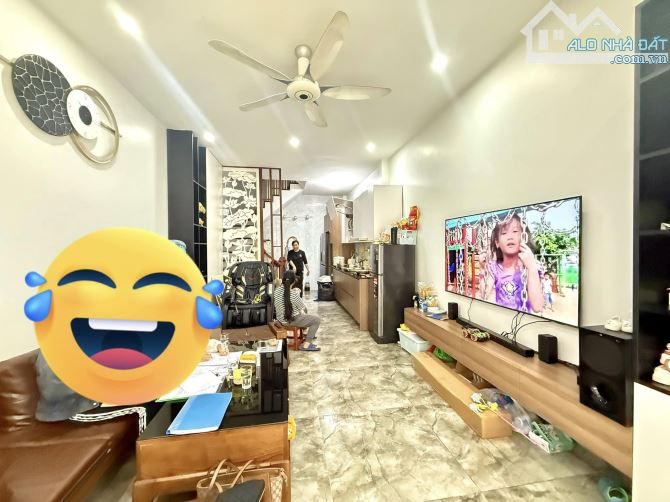 Bán nhà ngõ 24 kim đồng, oto tránh, kd đỉnh. Dt 35/40m x 6t mt 3.6m giá 13.3 Tỷ - 9