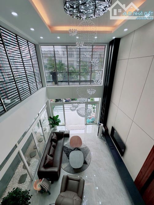 Góc 2 mặt tiền Phổ Quang - Tân Bình - DT 9*22 - 3 tầng - HĐT 150tr - giá 56 tỷ.