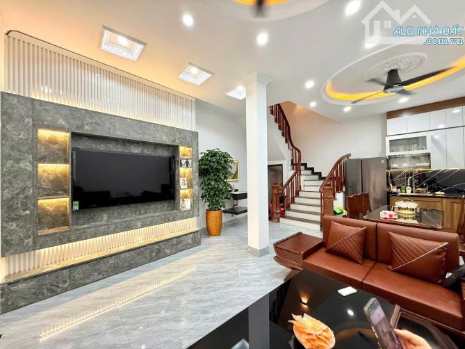 Siêu Phẩm CẦU DIỄN  - GẦN  Ô Tô  - Ngõ Thông -  KINH DOANH , ở ngay, DT36m2.Chỉ 5 tỷ hơn - 4