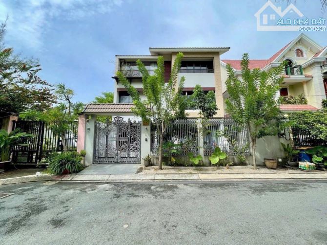 Biệt Thự 12x20m 3 lầu Khu Tân Quy Đông Phường Tân Phong Quận 7