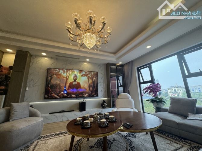 Bán căn hộ 3 ngủ 141m2, siêu rộng, tặng nội thất đẹp tại dự án Paragon 86 Duy Tân