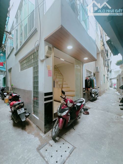 Xuất cảnh Bán Nhà Siêu đẹp - Đường Phan Văn Hân + Điện Biên Phủ - (DTSD: 72m2)- 3 tầng