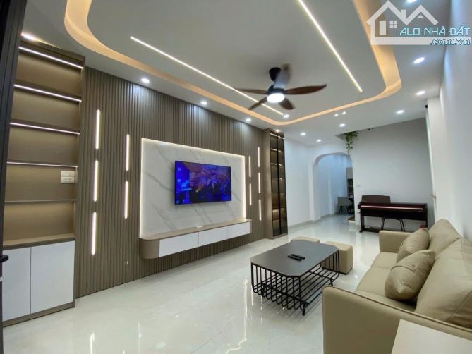 CẦN BÁN GẤP CĂN NHÀ PHỐ BÀ TRIỆU - HÀ ĐÔNG - DT 40m2 x 5 TẦNG - MT 4m - NHỈNH 7.5T