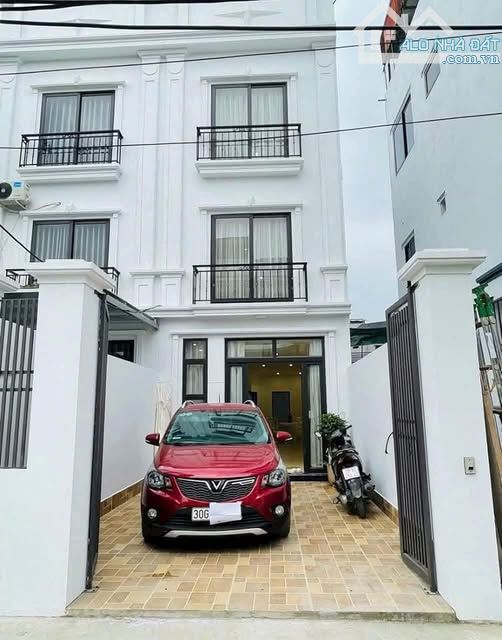 Nhà có sân riêng đỗ ô tô DT 60m2 x 3 tầng, Về ở luôn. Gần chợ UBND xã. Gần KĐT Đô Nghĩa YN