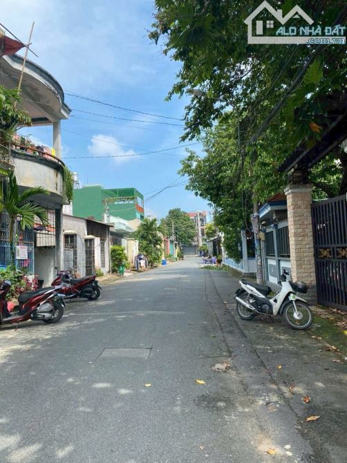 Lô đất đường 182 tăng nhơn phú A Diện tích 80m giá tốt