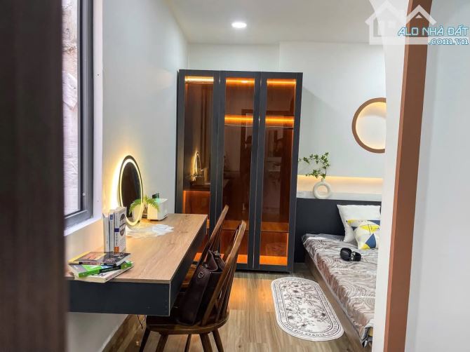 Bán nhà CHDV 150m2 7x22m Phan Xích Long 7 tầng hầm thang máy 2 tỷ/năm đầu tư chỉ 20 tỷ