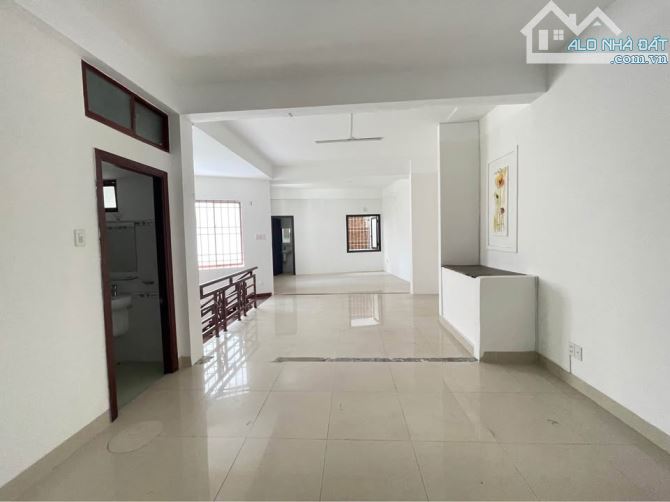 Cho thuê nhà mặt tiền Ngô Gia Tự