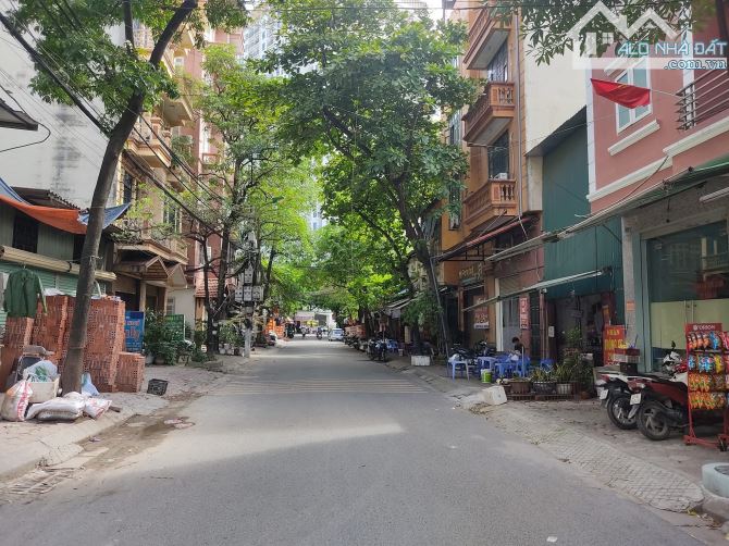 BÁN NHÀ KINH DOANH KIM ĐỒNG. NHÀ MỚI . LÔ GÓC . PHÂN LÔ VỈA HÈ NHÀ 6 TẦNG