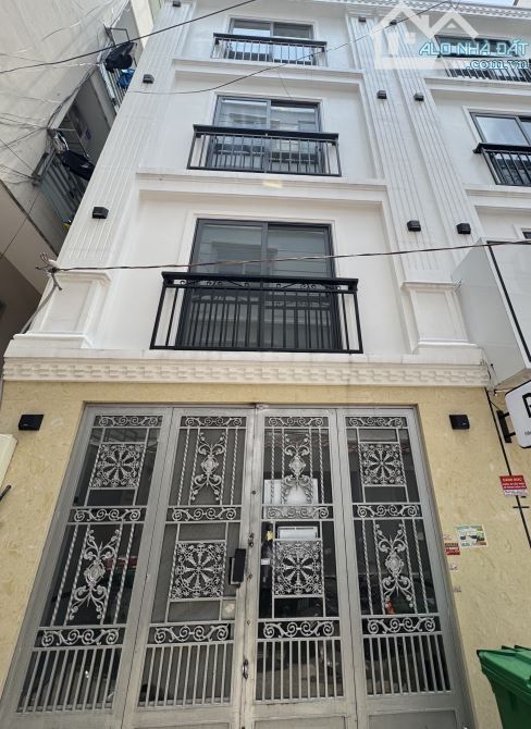 Ngay Đại Học CN4, bán CHDV 4Tầng (4.2 x 20)"Thang Máy"thu nhập 650tr/năm