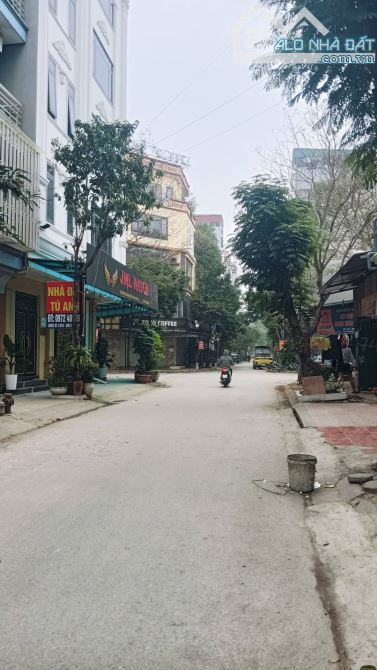 BÁN NHÀ PHÂN LÔ HÀNG BÈ KIẾN HƯNG HÀ ĐÔNG 50M2 4T -KINH DOANH ĐỈNH
