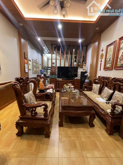Bán nhà riêng, 58m2, lô góc, mặt tiền rộng, vài bước chân ra phố Vĩnh Hưng