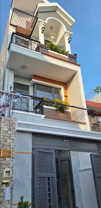Nhà đẹp 3 tầng 4PN, 3WC, 61m2 tại Lò Lu, 5,6 tỷ, Q9, HCM, Cực hot!